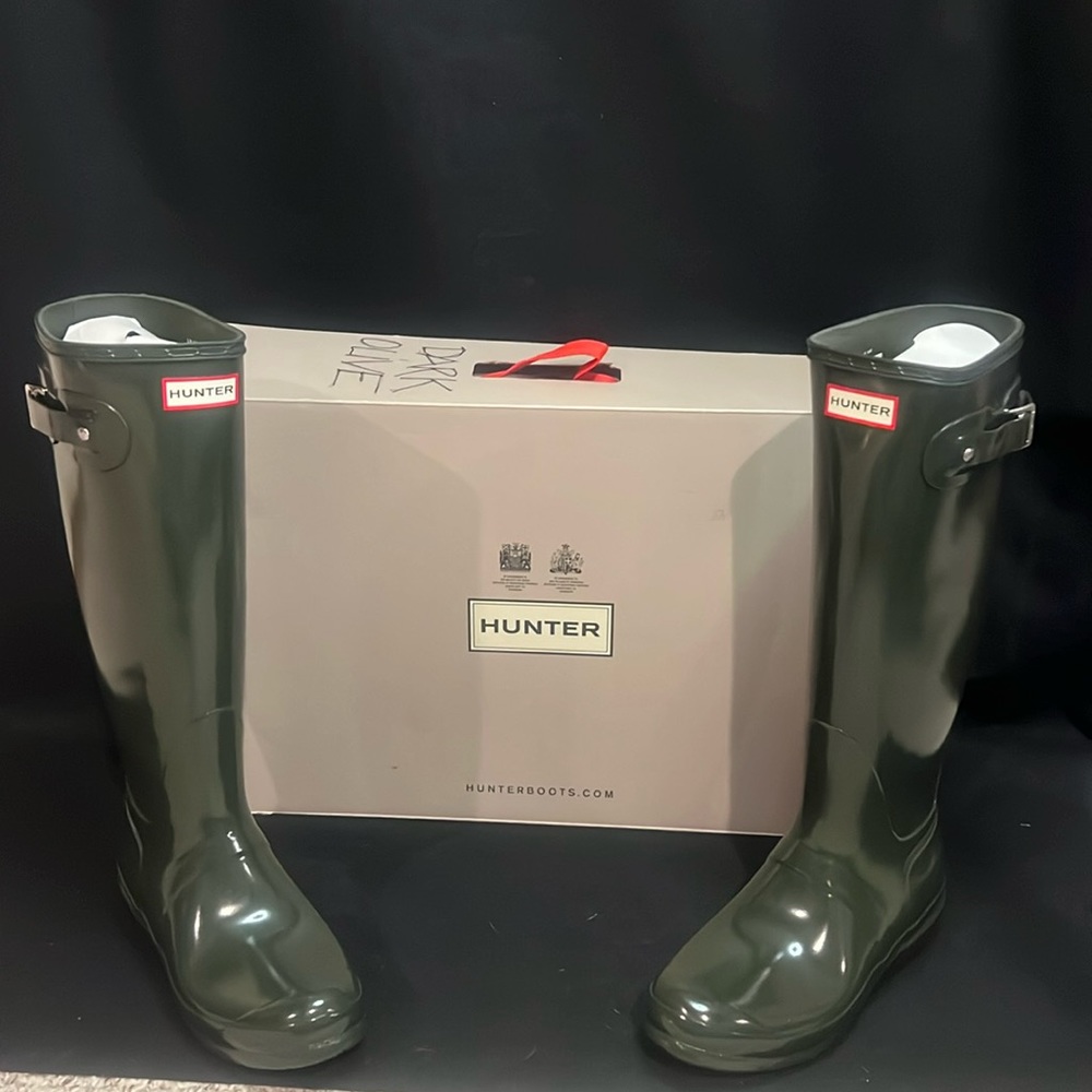 Women’s Hunter’s Original Tall Gloss Olive Boot!